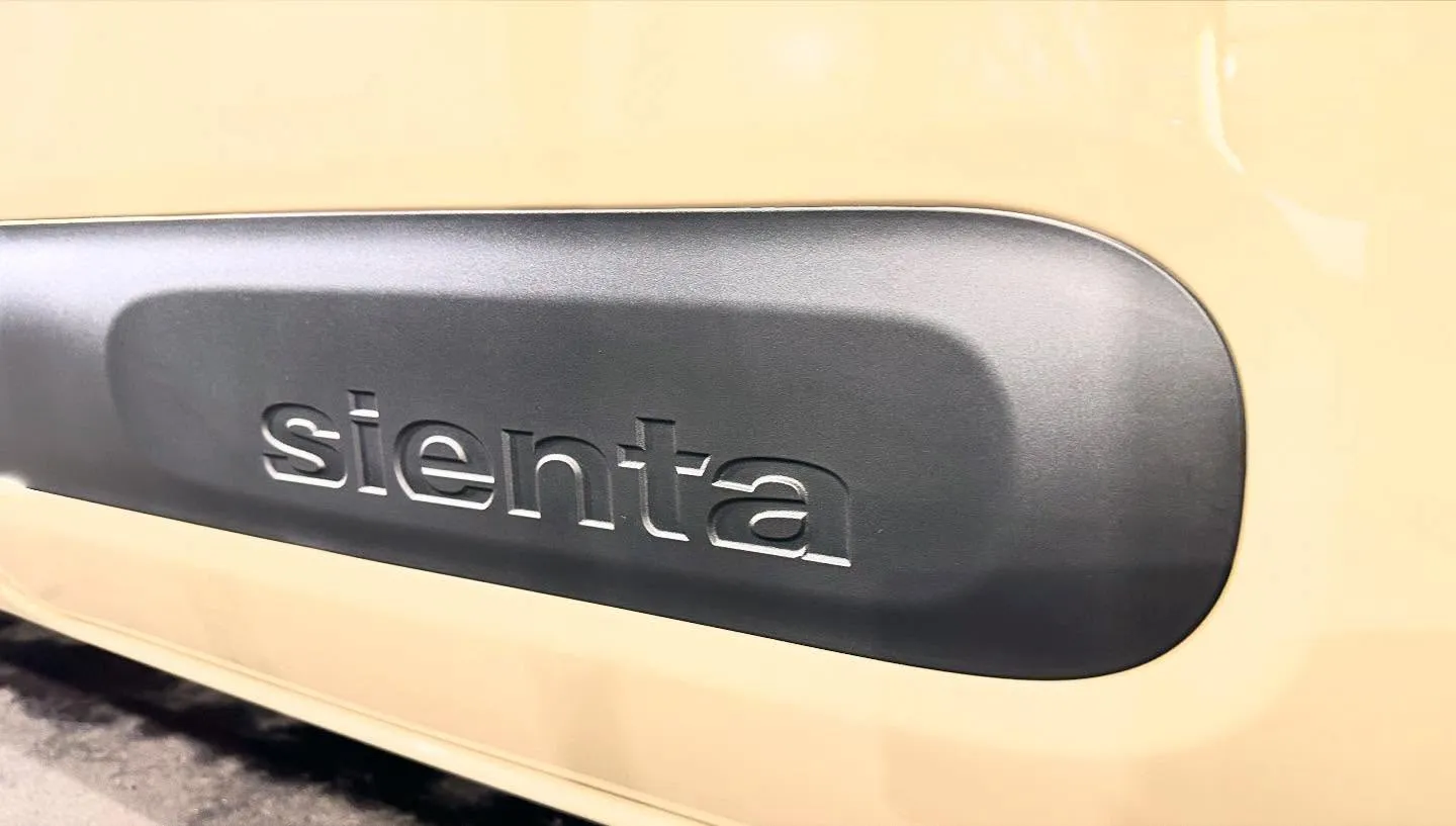 【シエンタ × ウルト ROZEIL 特殊三層コーティング】